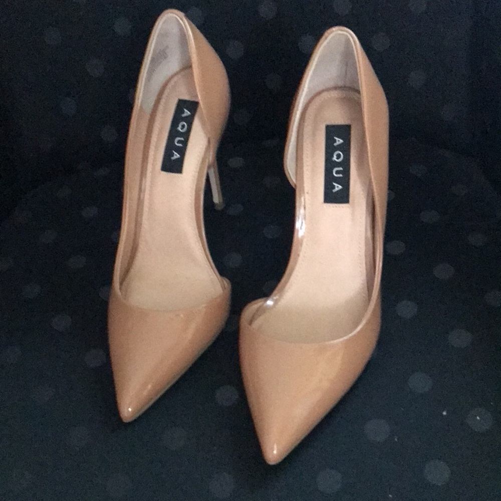 Aqua Women's Tan Pumps